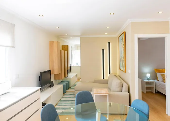 The Modern 1385 Apartment *