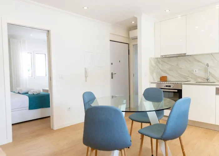 The Modern 1385 Apartment *